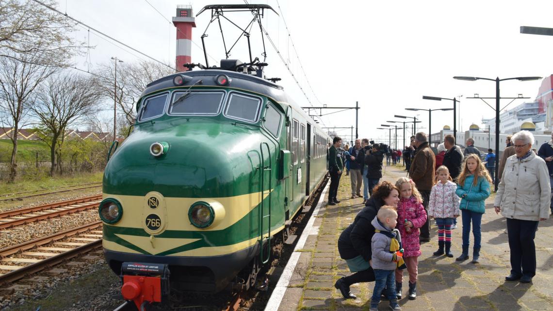 Mat'54 op spoor 3 van Hoek van Holland Haven