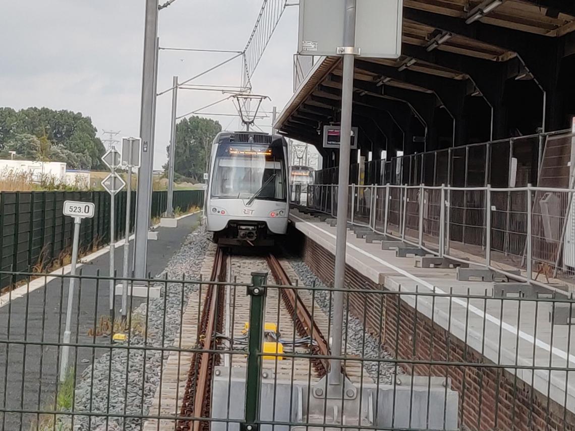 Metro's bij Hoek van Holland Haven (1 augustus 2019)
